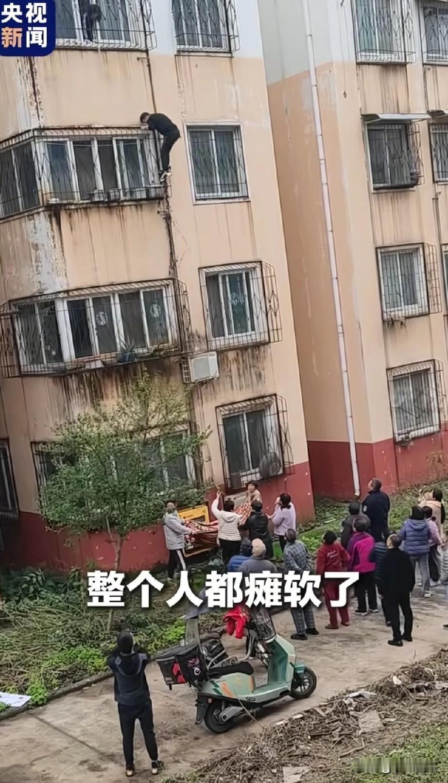 勇救4楼被卡小孩的外卖员名叫崔玉龙，他今年38岁，有一个9岁儿子，是家里顶梁柱。