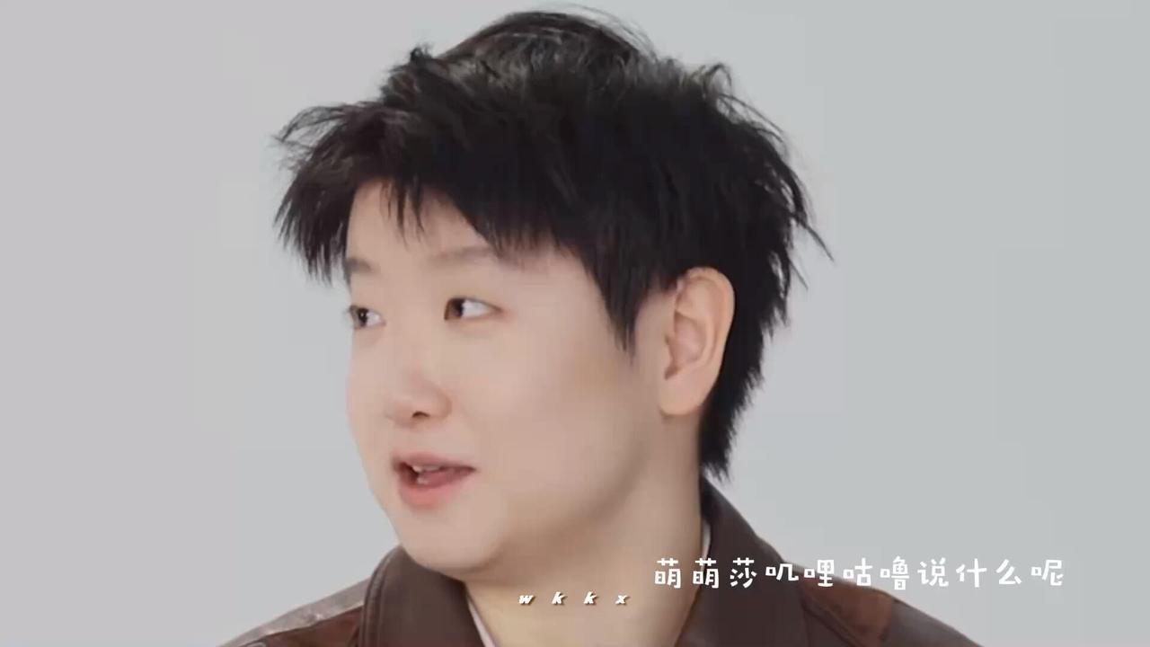 孙颖莎接受采访，侃侃而谈，真的就是一个活宝，直接说出来，大气！“我也很不高兴，