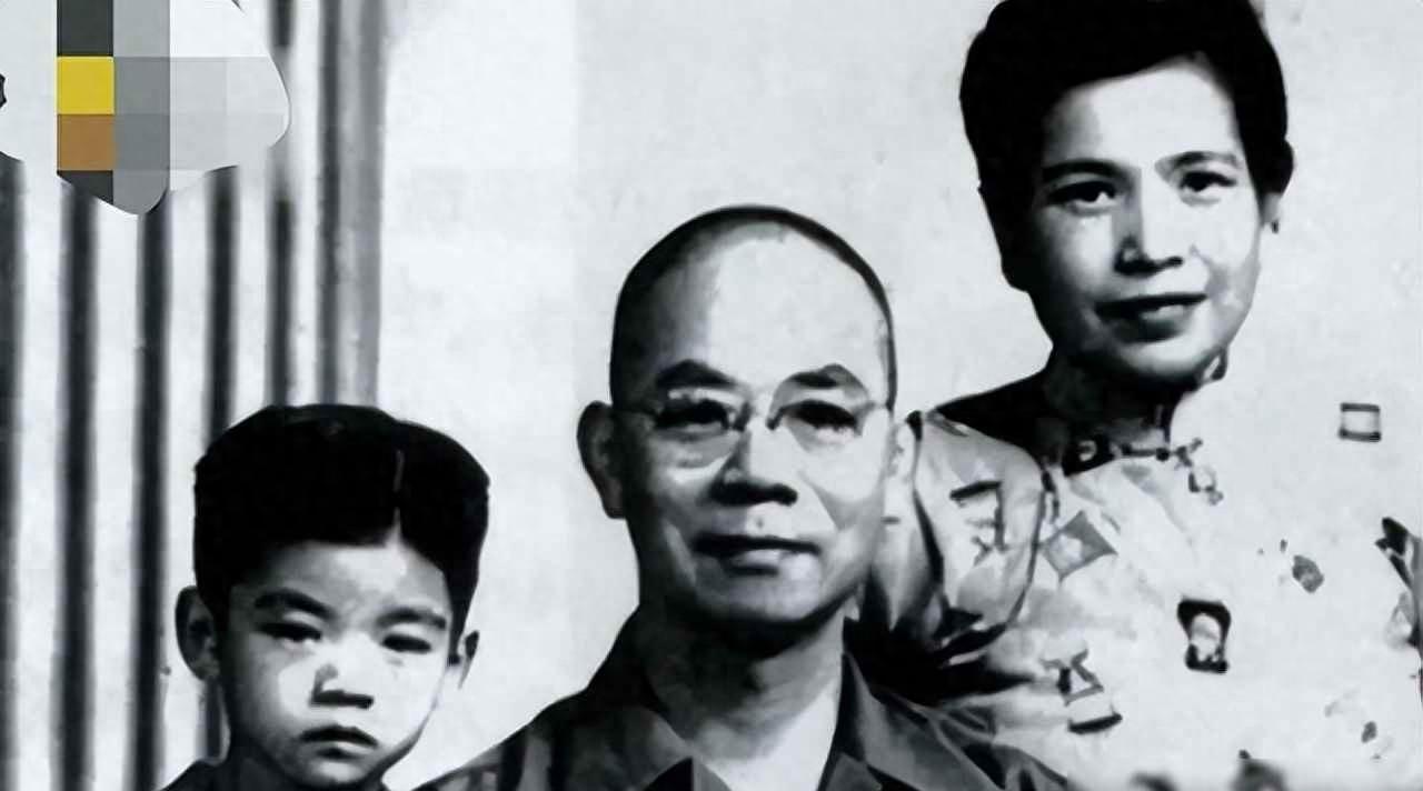 十九世纪五十年代，福州来的林阿香在台北给吴石将军当佣人。吴石被抓前让她带走秘密文