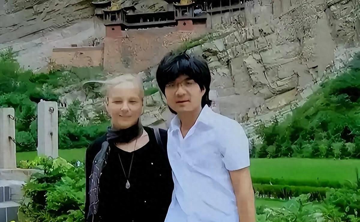 2008年，28岁的北京独生子不顾家人反对，娶50岁的德国女人为妻，母亲得知后气