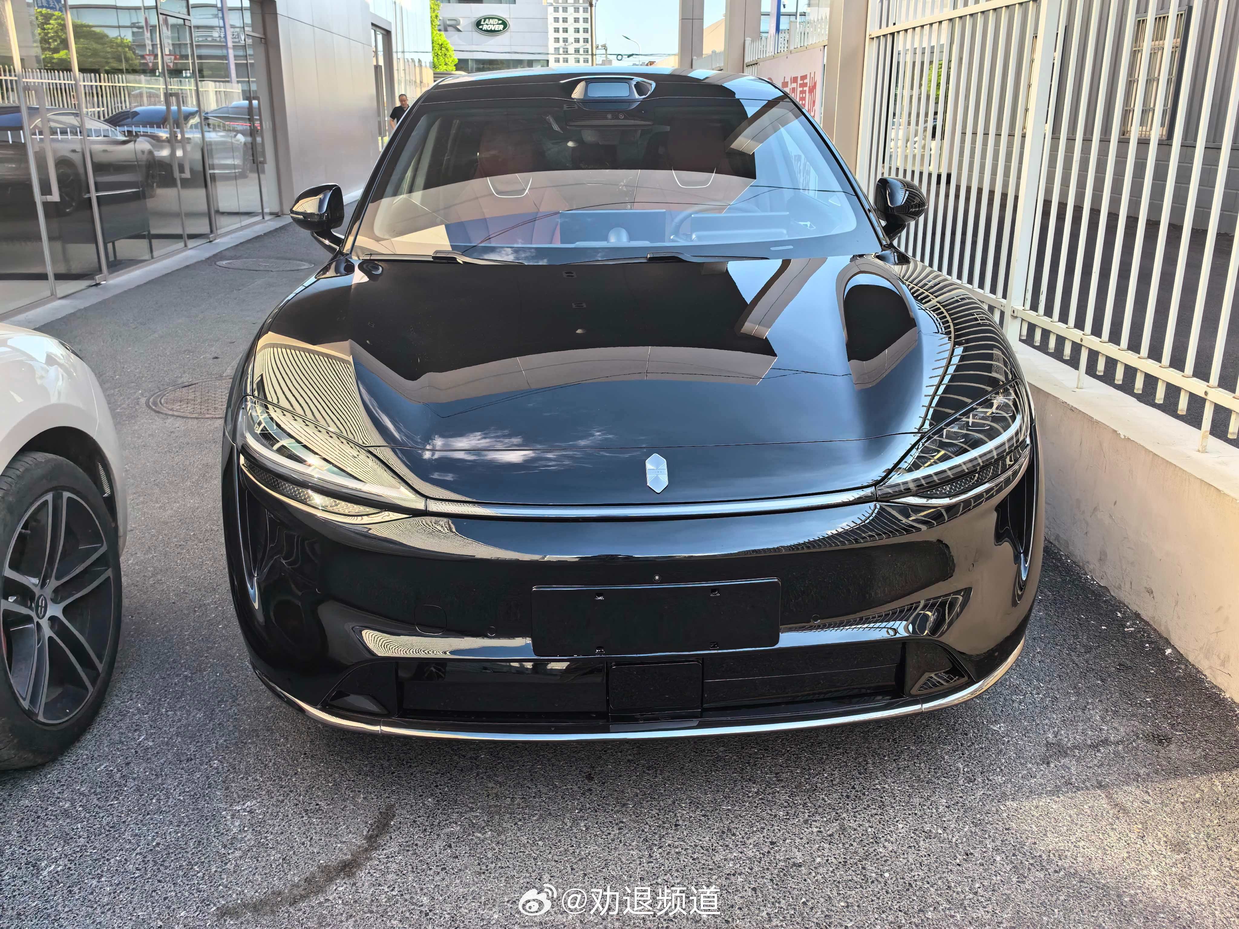 新智界R7实车来了L3级别的硬件已就位～不知道老车主能不能加装鸿蒙智行​