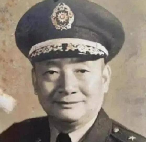 1949年8月，福州解放。蒋介石下令将带头逃跑的李延年、李天霞关押，并声言要枪毙