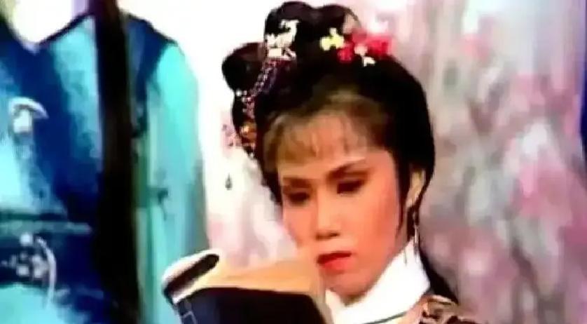 王天林当年捏着TVB给的有限预算，根本请不起外面的大牌明星来演《射雕英雄传》。