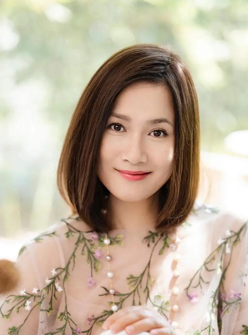 2011年，潘雨辰不顾家人的反对，坚决嫁给比自己大的侯勇，并公开宣言：“我非常爱