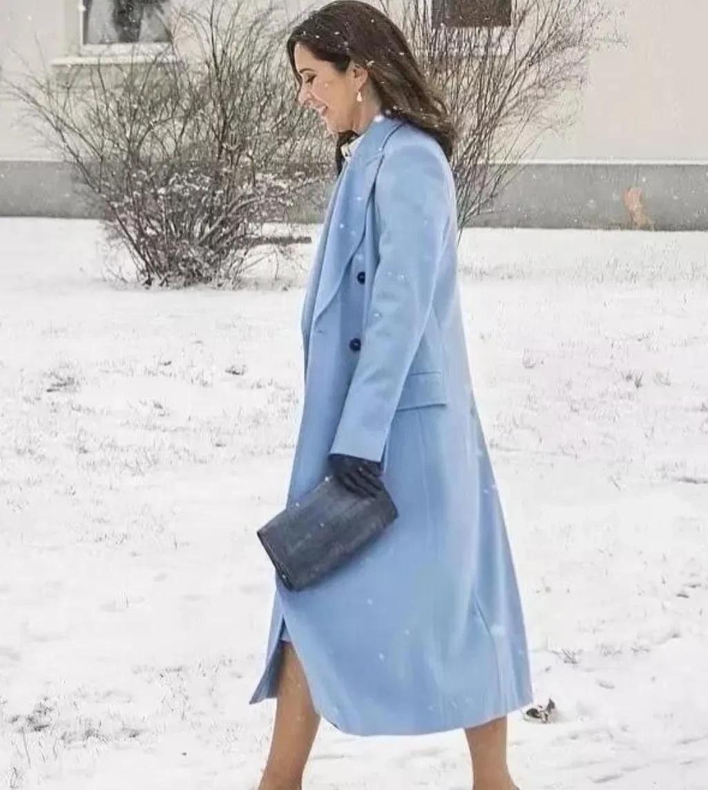 穿恨天高踩雪地草坪石子路王妃也辛苦很好奇王后王妃们，一年四季脚踩恨天高，