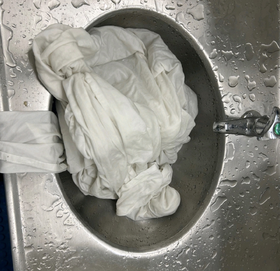 女子回应月经弄脏卧铺：听说班组被罚，我很愧疚去年10月，张女士坐K228次卧铺