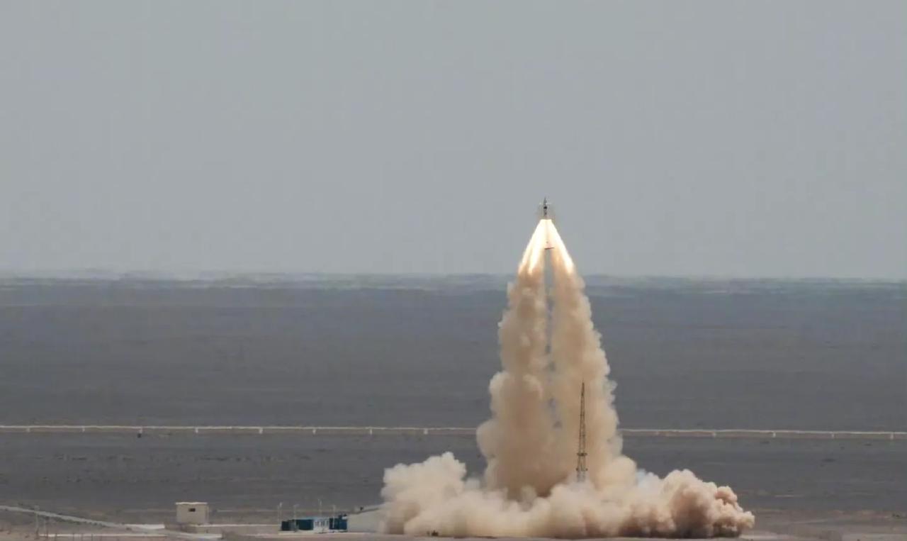 东大载人登月稳步推进：“梦舟”载人飞船〇高度逃逸飞行试验成功！航天员都是“国宝”