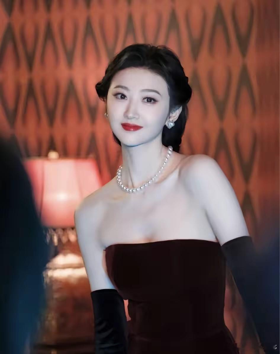 真心建议景甜别再硬撑大女主剧本了。​其实通过她这几年的折腾，最大的感触就是她没有什么清晰的职业规划，