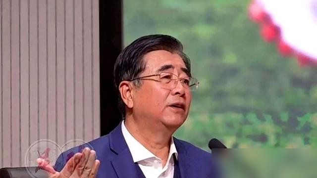 足协主席宋凯说中超要放开外援，底下骂声一片。他说武磊也赞成，因为武磊在西班牙人踢球时受了轻伤都不敢吭