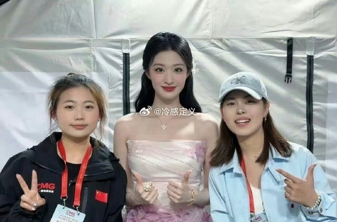 说王楚然很大只也没错，但看这骨骼和五官也是个大美女啊