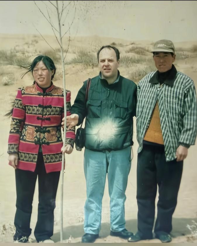 谁能想到27年前随手捐的5000美元，竟让美国大叔和中国治沙大姐结下跨洋约定？塞