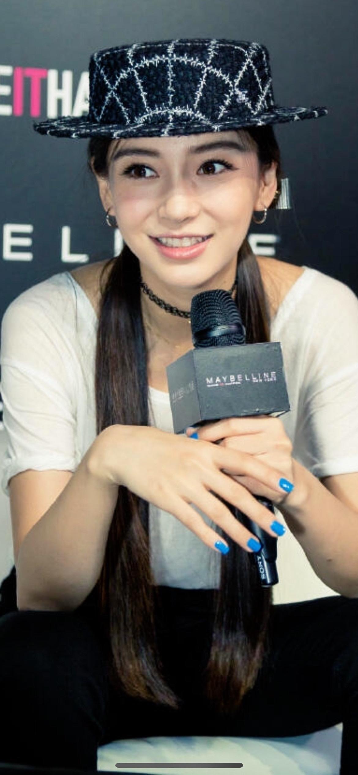 扎双马尾的杨颖真可爱，指甲的颜色也好看！杨颖女明星活动现场女神angelab