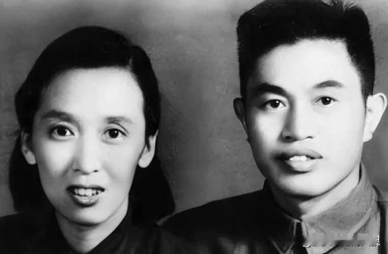 1940年，皮定均将军看上了县妇救会主主任张烽，就让县长张晶华去动员张烽给他当老