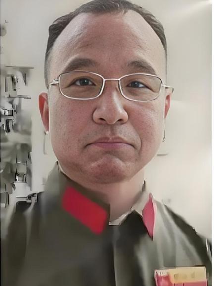 1984年，战士李陶雄中弹牺牲，送葬途中遗体竟两次从车上跌落，护士郑英察觉异样，