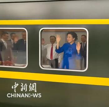 苏林结束访华行程，从南宁乘坐火车回越南！4月17日苏林携手夫人离开南宁乘坐火车返