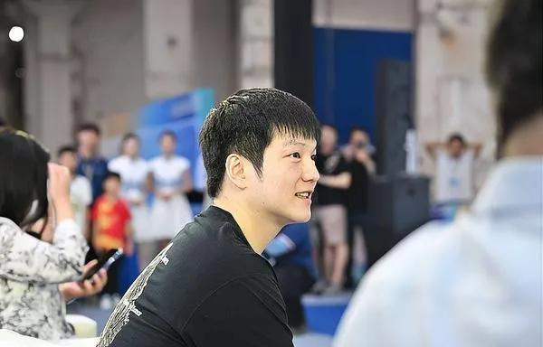 国乒会不会由马龙、樊振东接手男女队主教练？感觉王皓、马琳都在找退路。而马龙、