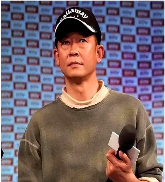 2008年，女富婆陈坚红迷上了王志文，她抛出一个无法拒绝的条件，“我五亿身家，年