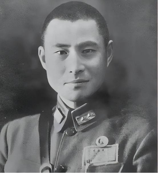 1943年，黄维见军粮发霉还掺着砂石，给何应钦的办公室寄去了一袋，何应钦大怒，派