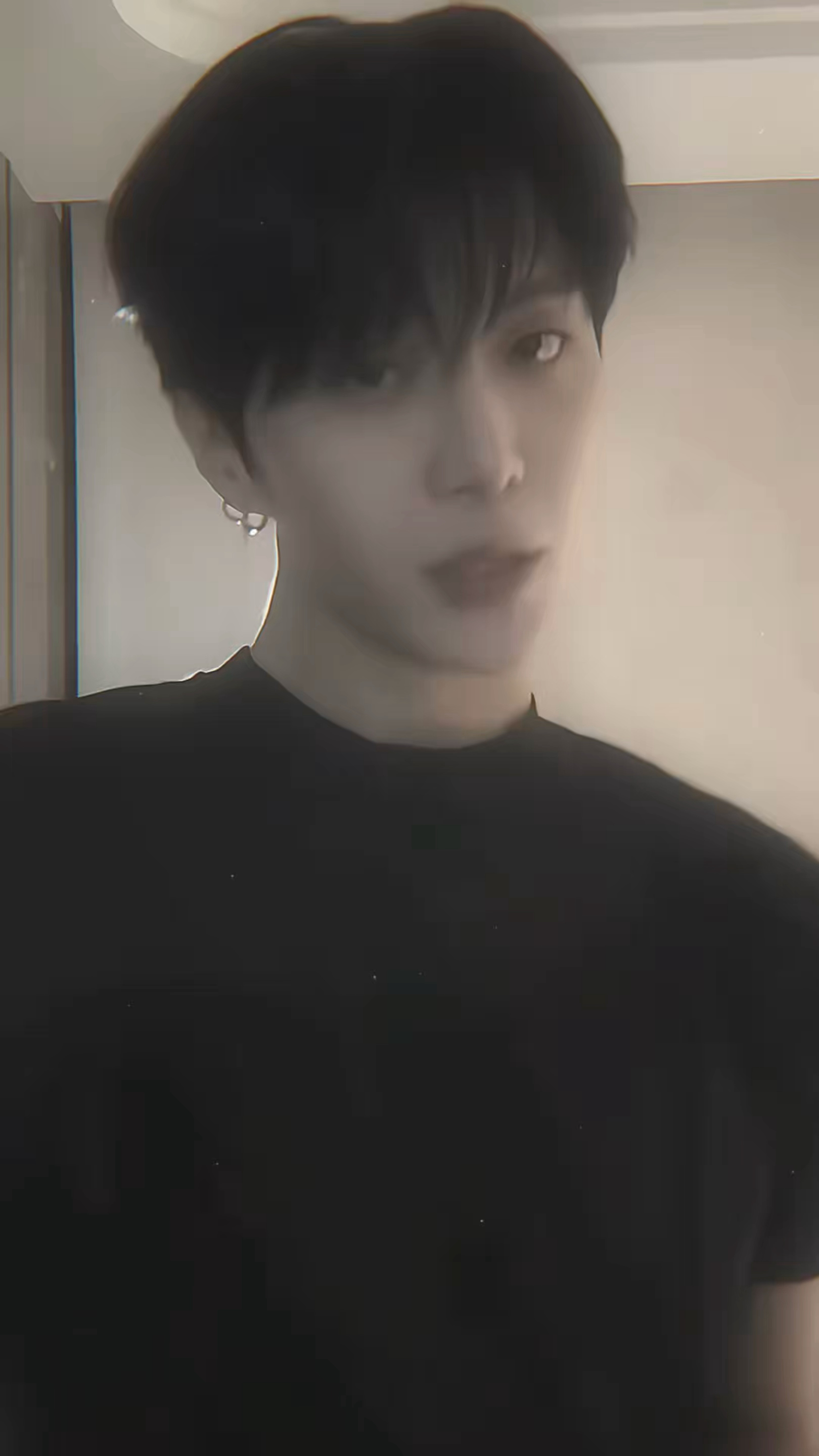 耳钉男=•֊•=范丞丞