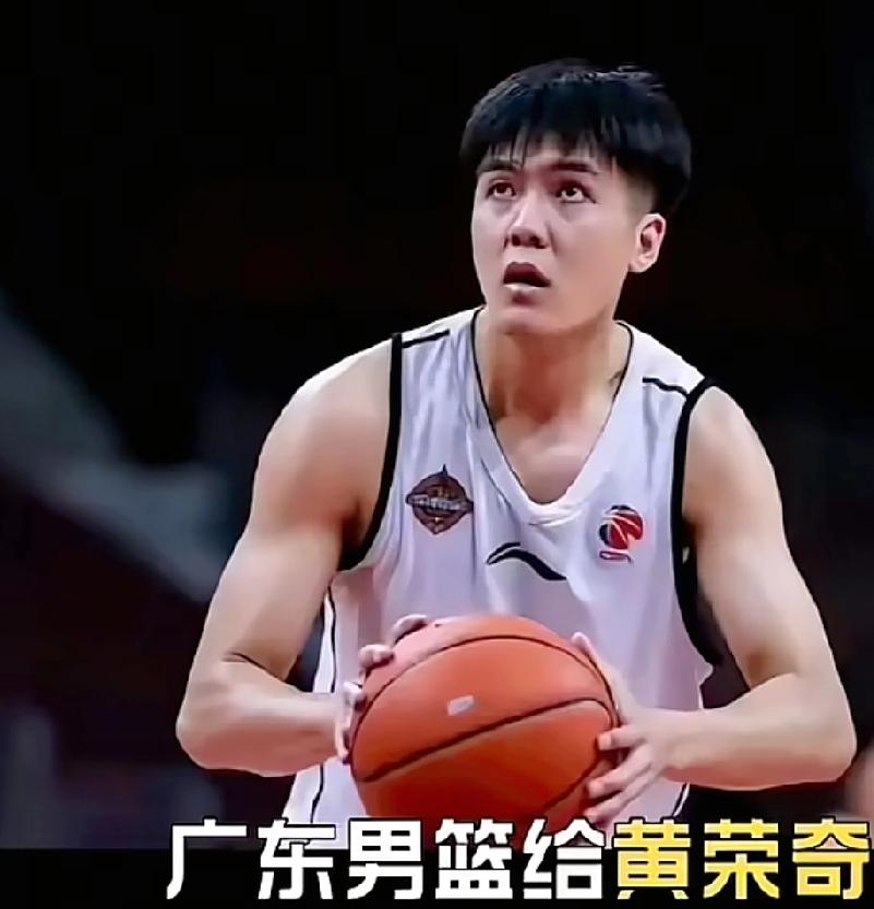 黄荣奇至今没有签约，性价比差就身不由己，人情世故也要对得起老板就一些知名球