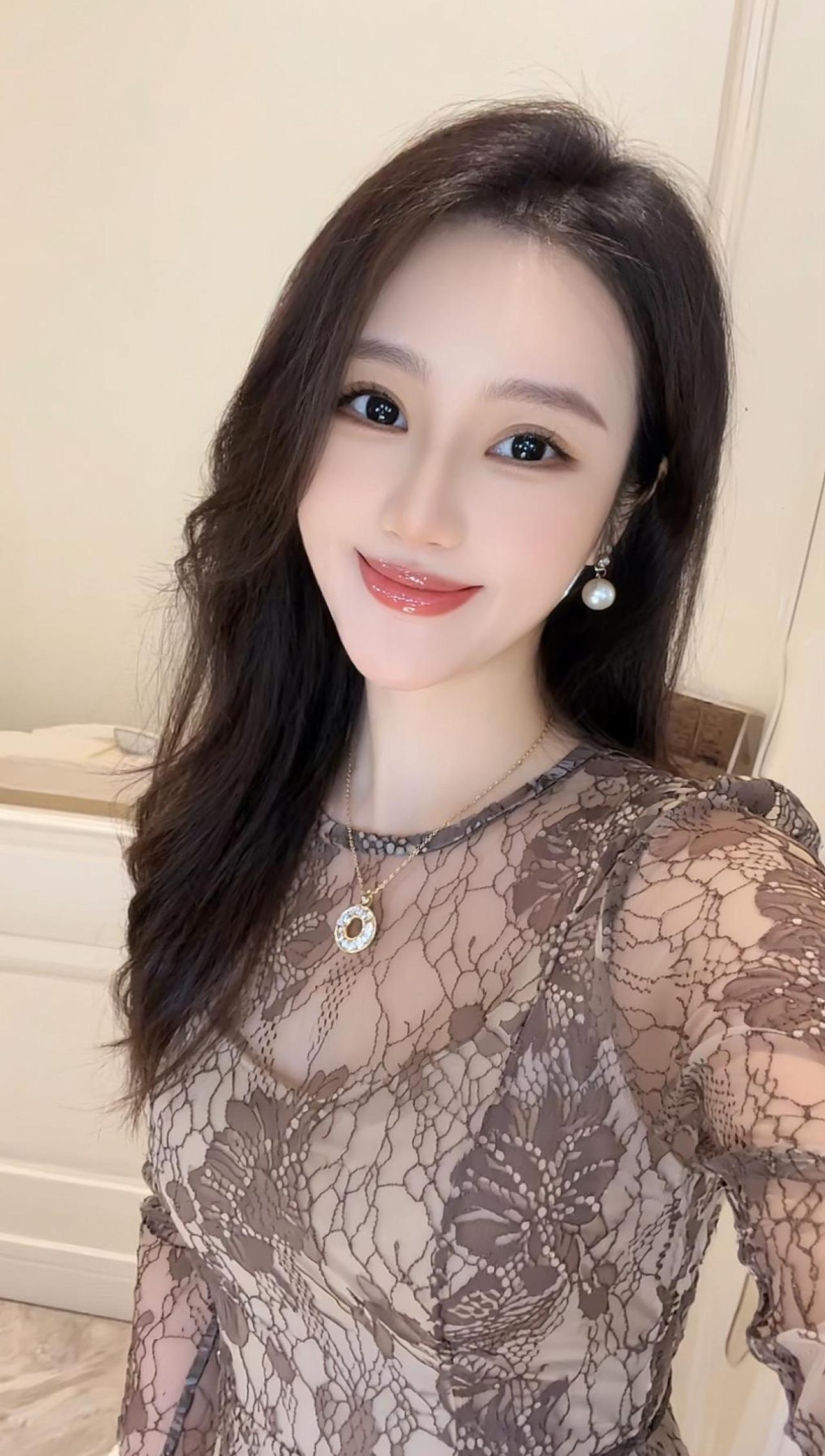 提什么别提当初，说什么不说未来，人心万变，哪有人始终如。时间在变，人也在变，唯一