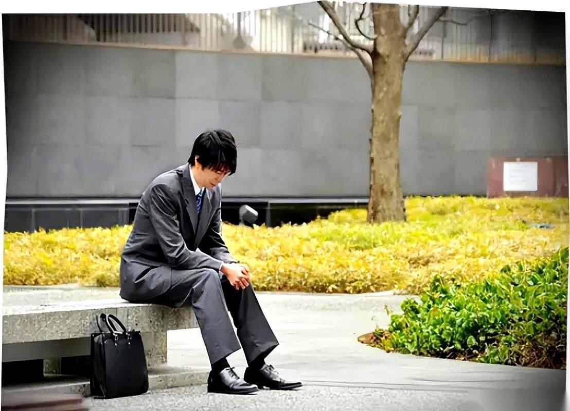 一个29岁的川大计算机硕士，手里攥着二十多万存款，公务员的面试通知，郑州一所大学