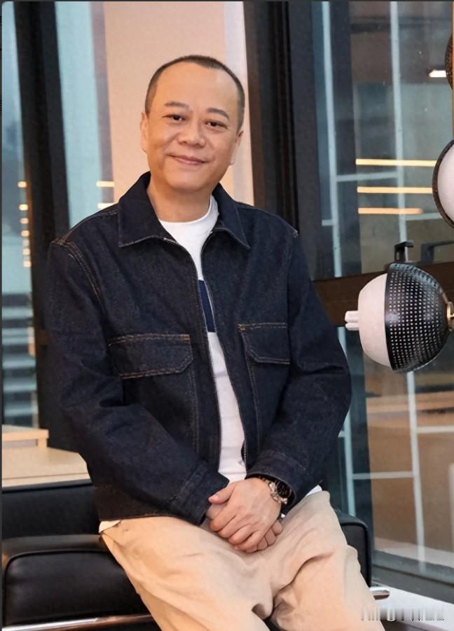 钱再多有什么用？64岁欧阳震华的现状，给所有中年人提了个醒一个男人