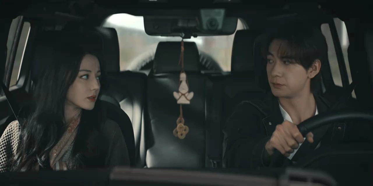 最近迪丽热巴的新剧《枭起青壤》争议挺多的，甚至有不少吃瓜群众在幸灾乐祸：看，她的