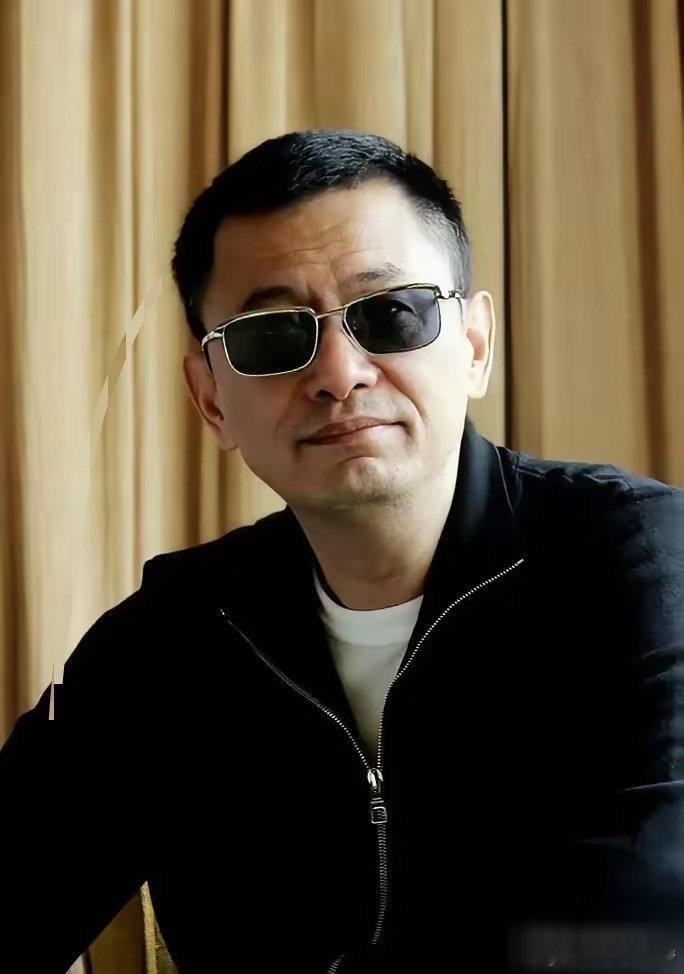 王家卫没有对金靖开黄腔，那段音频我认真听完了，如果没理解错，就是这个许编剧说秦雯