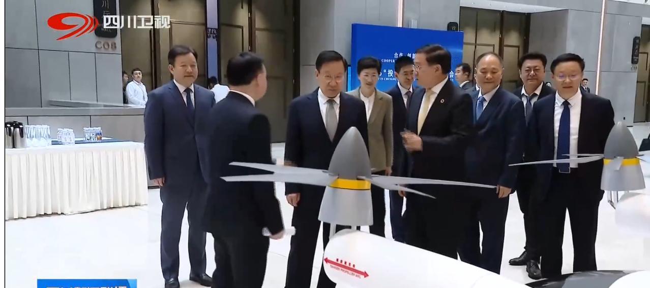 6月18日，2025“投资成都”全球招商大会主活动在成都举行。四川省领导出席活动