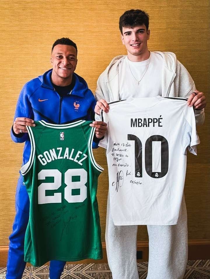 巴西1比2法国曾在皇家马德里篮球队效力的冈萨雷斯与前来波士顿踢比赛的姆巴佩、卡塞