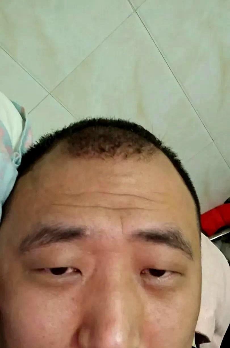 我有一个老表在东莞做模具快15年了，以前他是我们老家在外打工工资最高的他和三个