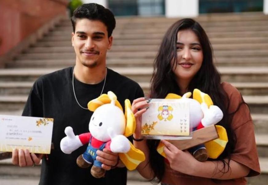 在杭州跳水救人的外国留学生找到了，是个北非摩洛哥的小伙子。救人后，不留名字，