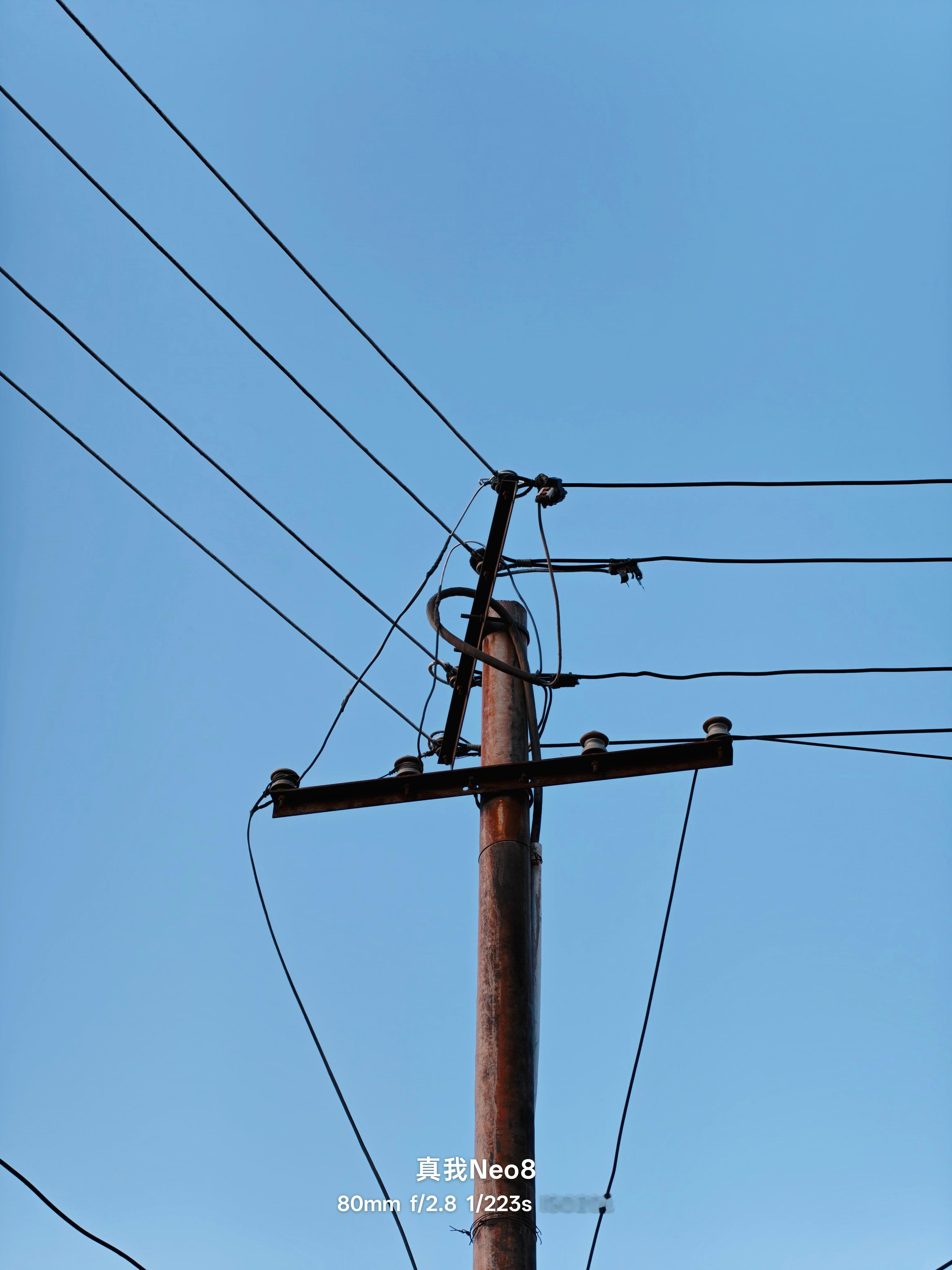 最近揣着真我Neo8游戏没少玩，照片也拍挺多的。其实刚到手那几天，基本上就把它当