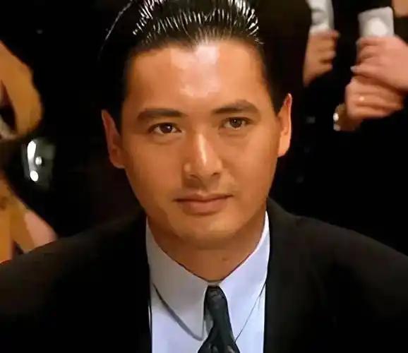 一位狠人说：“男人最傻的一件事，就是去贪图一个女人的肉体，这真的是一件非常低级错