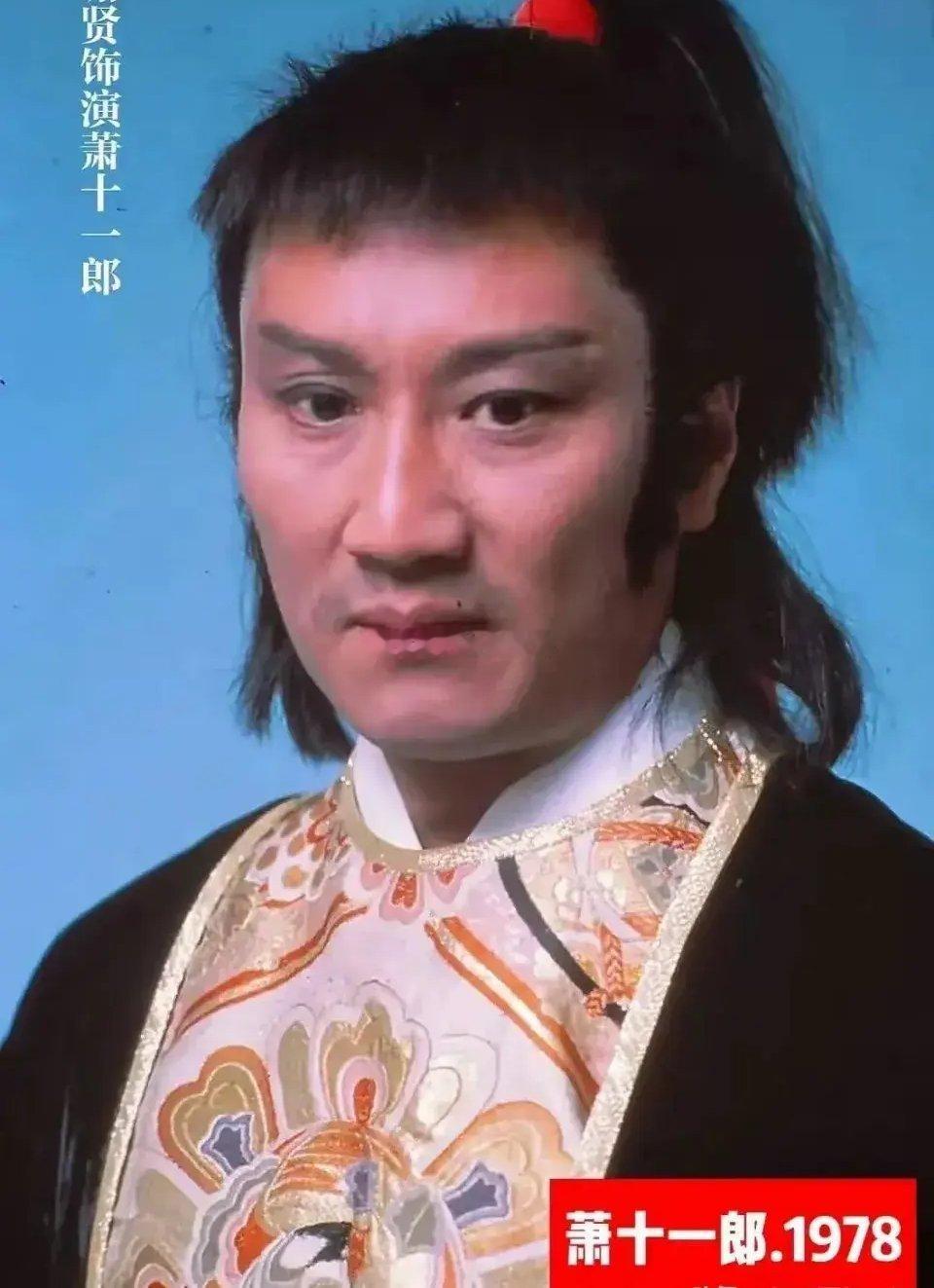 这个是谢霆锋爸爸谢贤年轻时的照片，才发现他并没有那么帅。一直以为谢霆锋的帅是遗