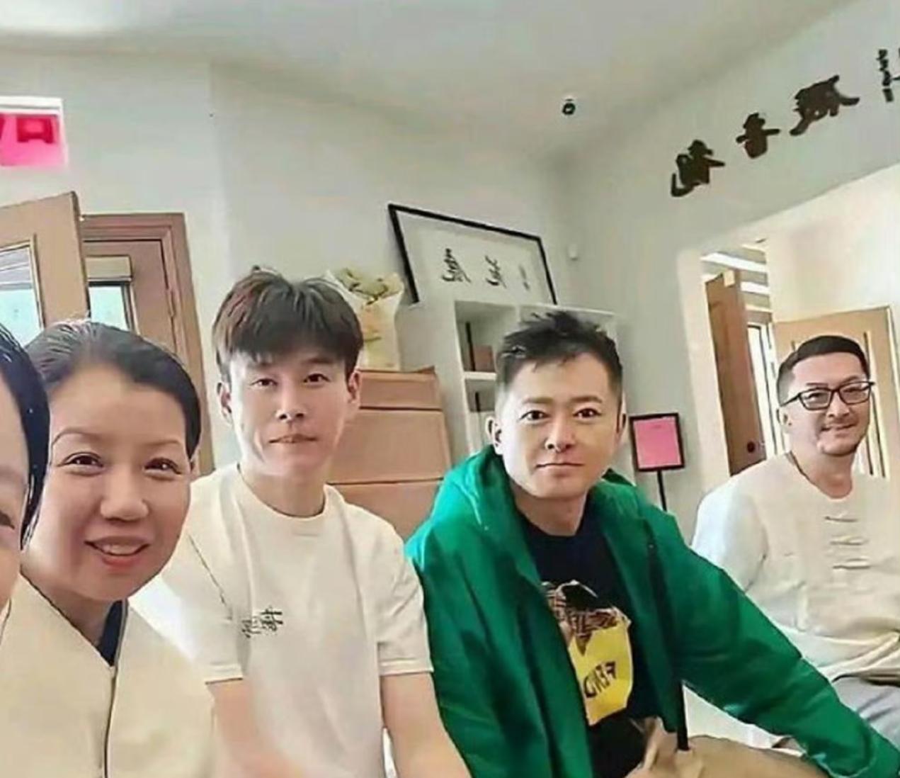 天‌哪﻿‏﻿，这﻿‍‏是任泉？完‎‏‍全没认出来。​​​