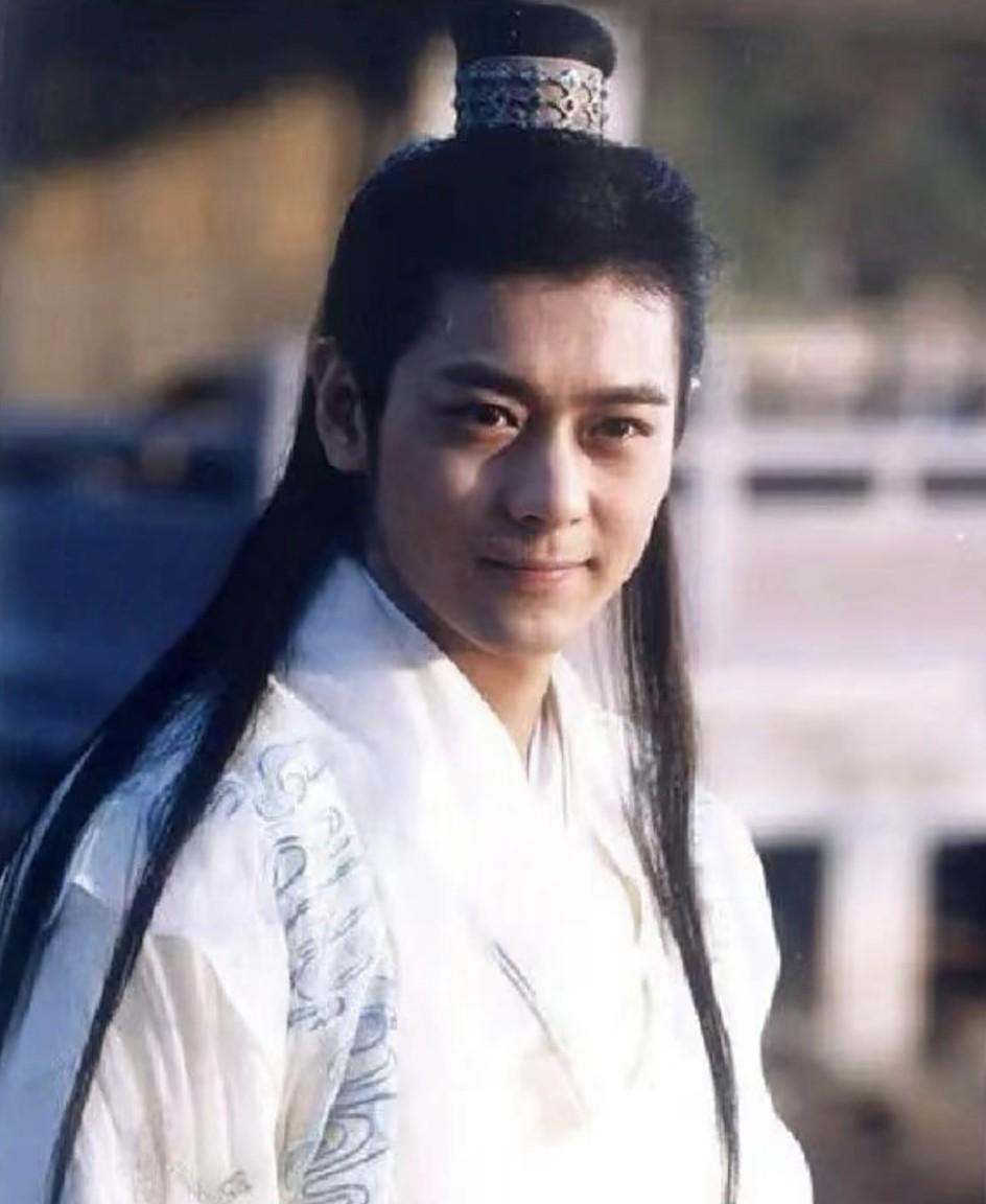 演“段誉”演的最好的就是下面这三位。林志颖、陈浩民、汤镇业。如果