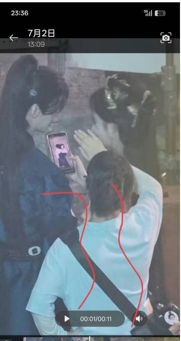 孟子义你要不还是换个防窥膜吧这拍的也太清楚了！