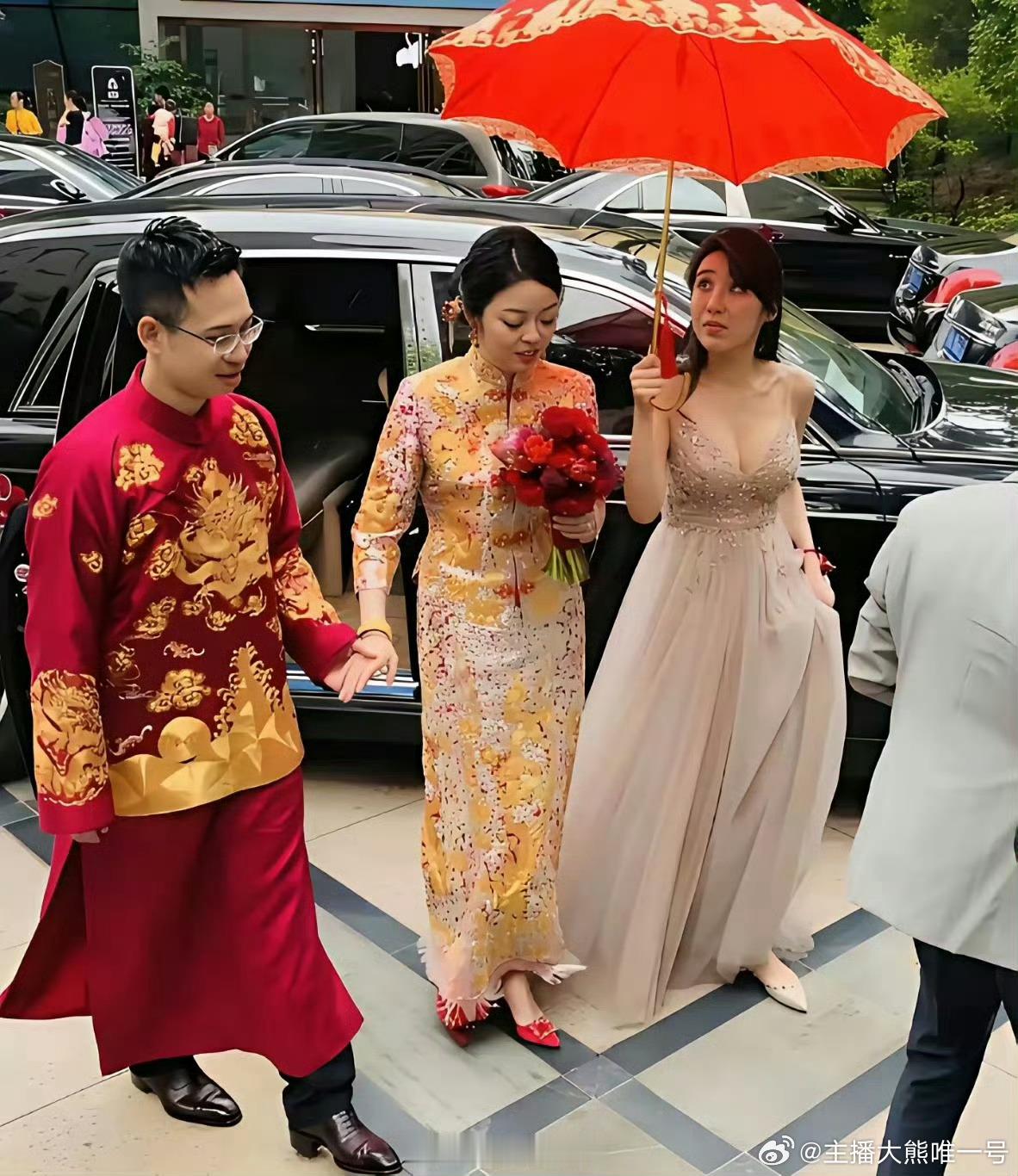 感觉这伴娘，有点喧宾夺主吧？