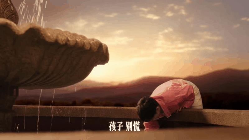 笑不活了，莎莎撅着屁股在那一直捞，饭在哪呢！这个物料真的有点抽象。莎莎的演技