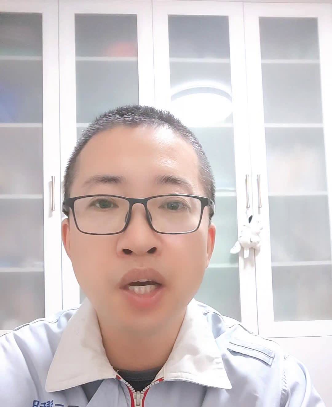 10万以内卡罗拉你首选什么配置？如果确定买卡罗拉，闭眼就买混动。1.2T的男