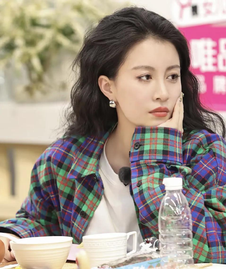 果然还是女人更懂女人我妈说，李嘉格的妈妈之所以一直在提醒女儿婚姻过得不幸福啊