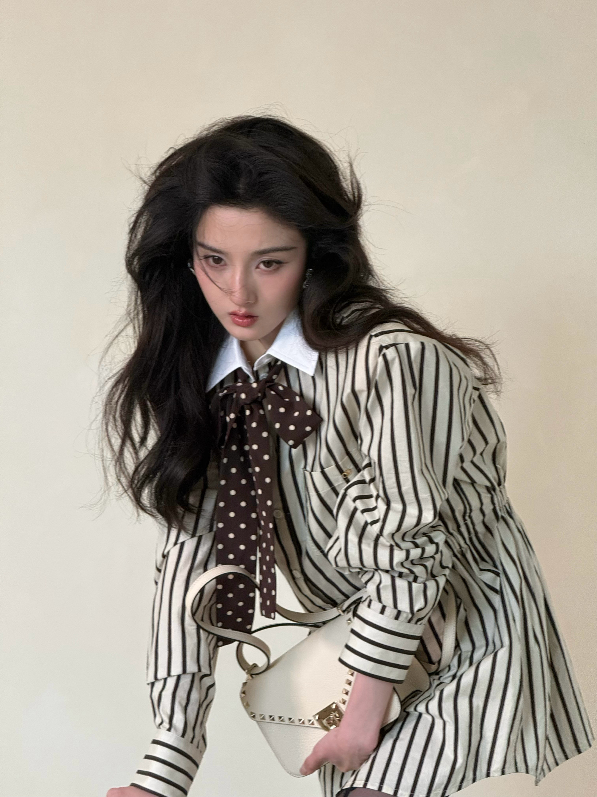 1、影视剧《👮🏻♀️校生》女主深度接触宋祖儿。2、电视剧《灿烂如野》主演：范