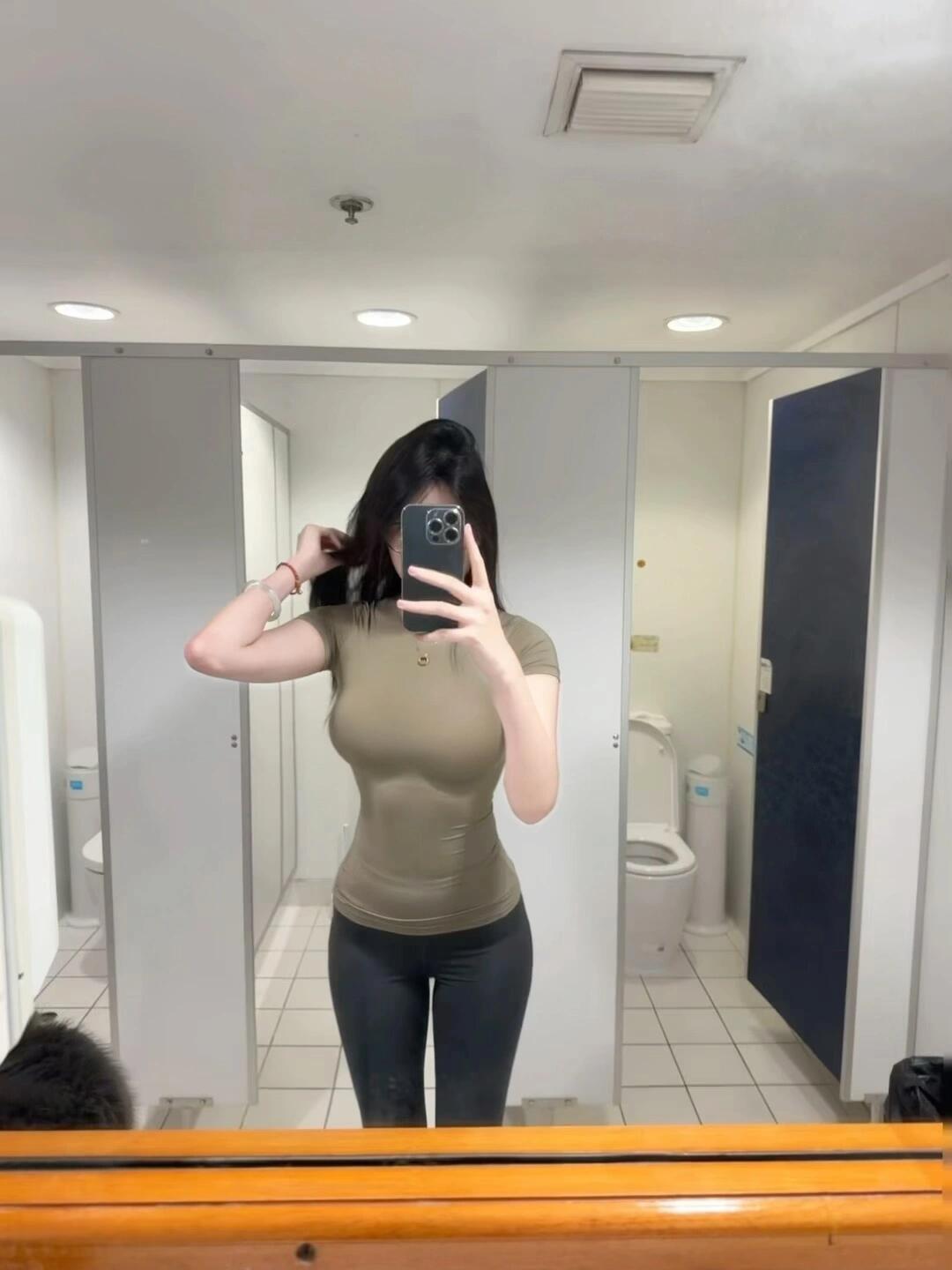 穿这套衣服出门需要注意什么？
