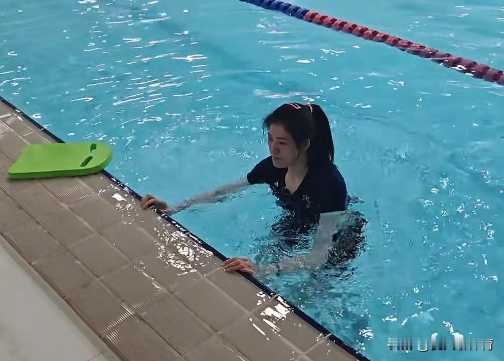 被李盈莹给整破防了[哭哭][哭哭]浑身上下都是伤啊[哭哭][哭哭]刚看了李盈莹发