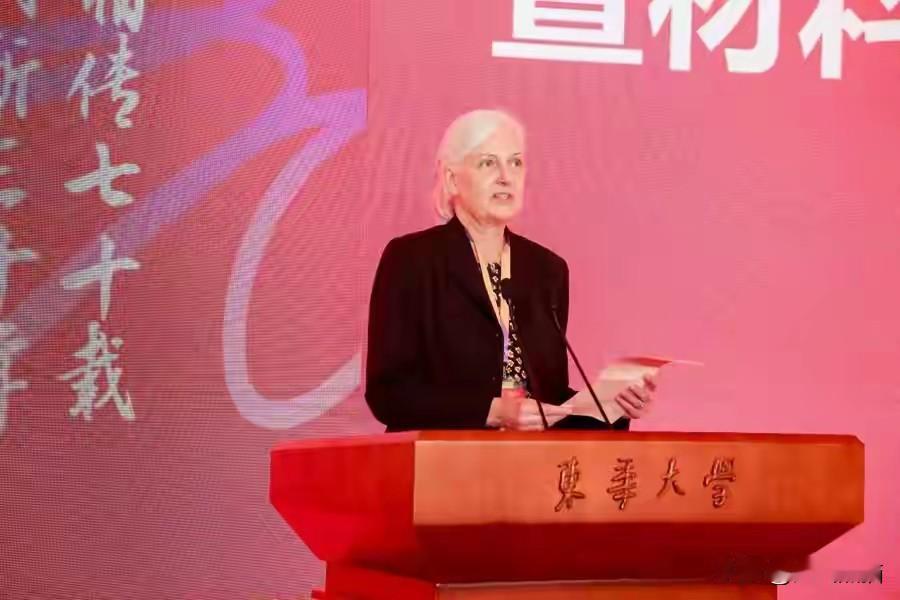 这才是咱们应该要引进的人才，美国教授艾尔莎·瑞秋曼尼斯获得了中国国际科学技术合作