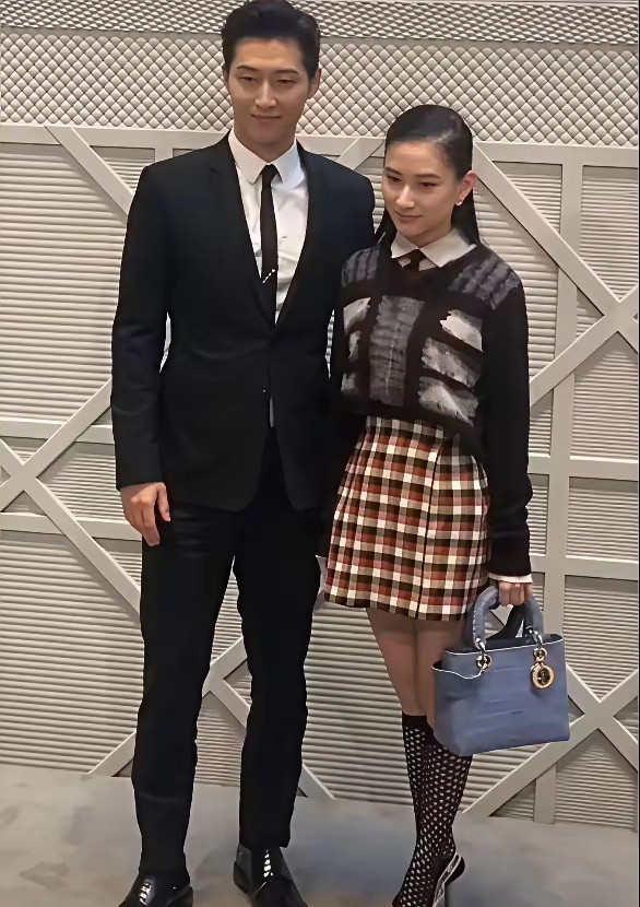 何超莲谈不上是下嫁，现实来看，她其实很难实现真正意义上的上嫁。豪门富二代大致分两类，家族接班人与非接