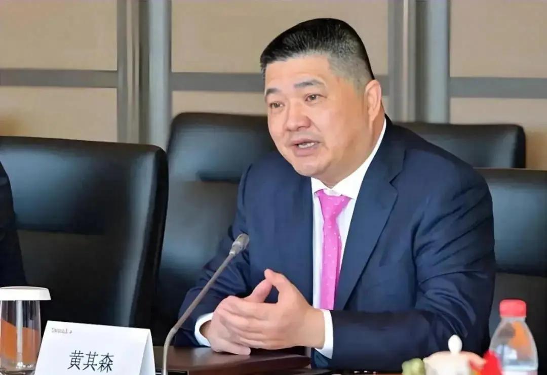 二黄在双向奔赴，演绎一场瞒天过海的阴谋，一场现实版的双簧闹剧！建行的高管黄曦