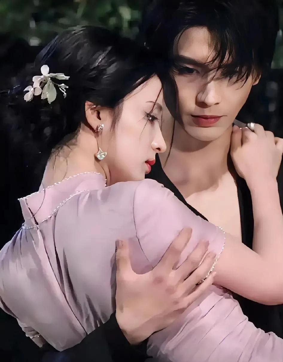 杨洋赶紧来探班不然女朋友都要跑了总算给王楚然搭档了个势均力敌的男演员面对